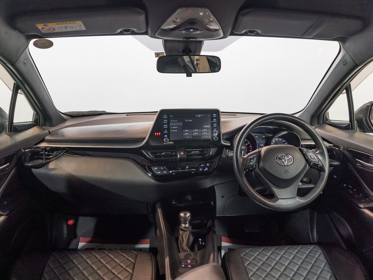 Toyota C-HR 2020 - фото автомобиля