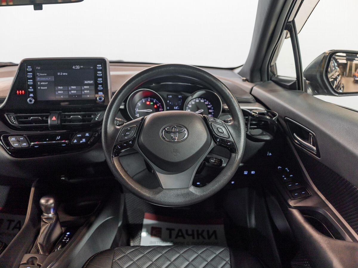 Toyota C-HR 2020 - фото автомобиля