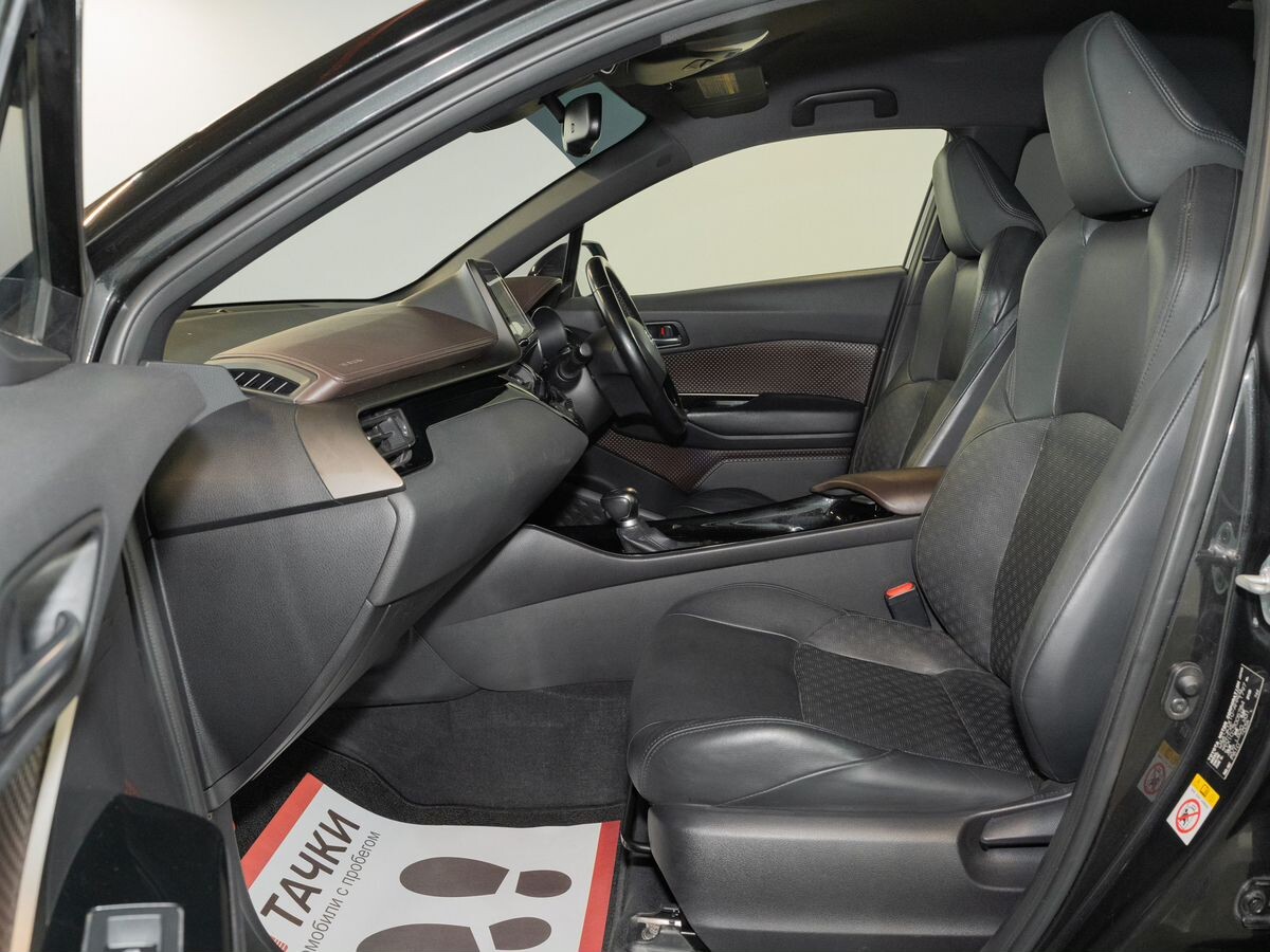 Toyota C-HR 2017 - фото автомобиля