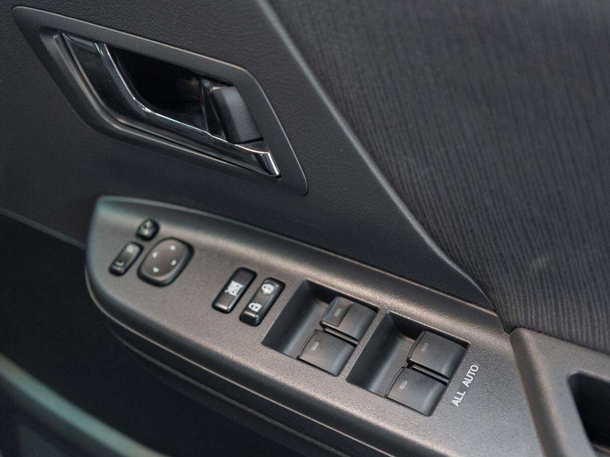 Toyota Alphard 2011 - фото автомобиля