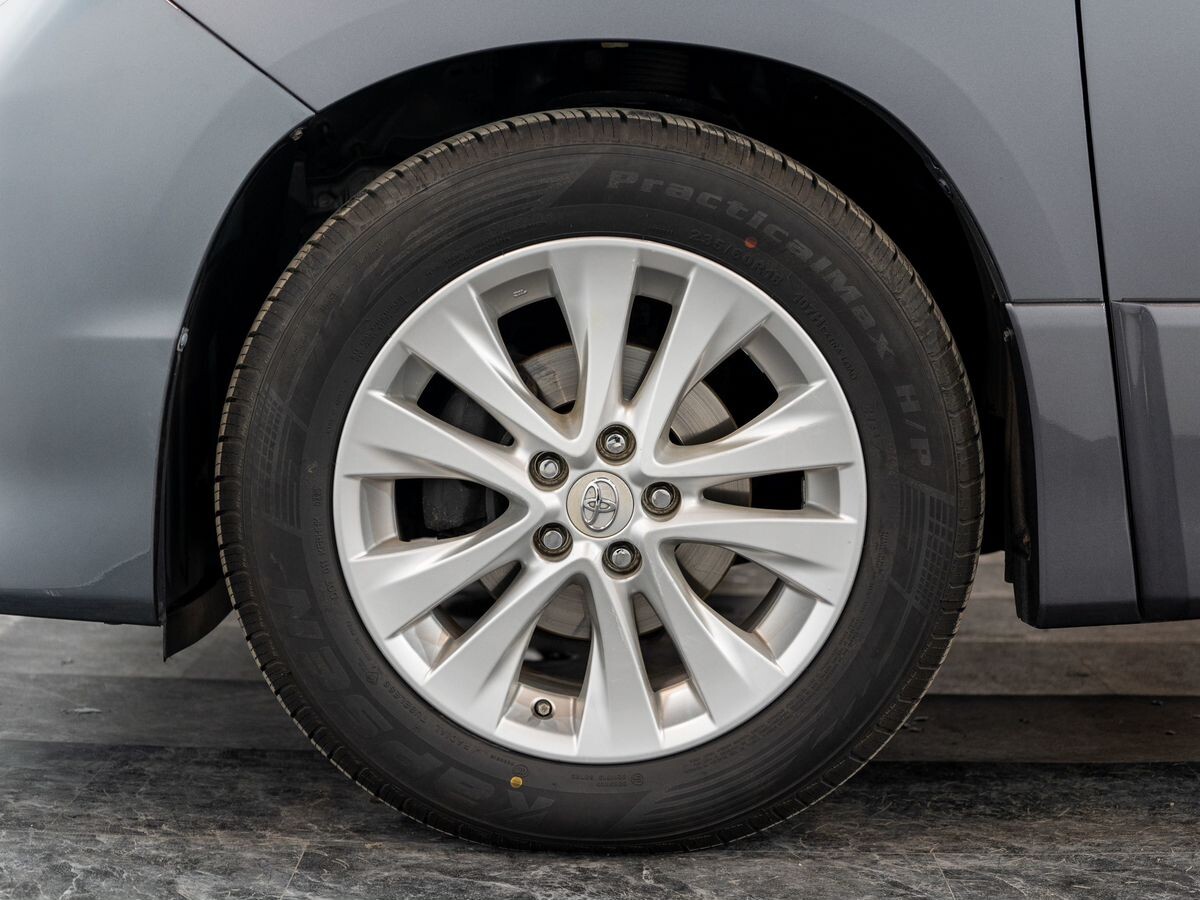 Toyota Alphard 2011 - фото автомобиля