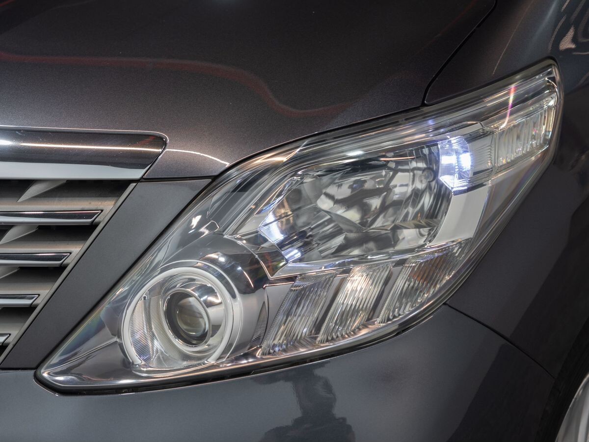 Toyota Alphard 2011 - фото автомобиля