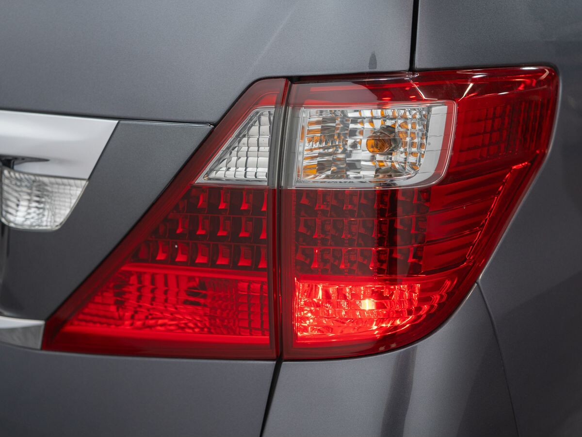 Toyota Alphard 2011 - фото автомобиля