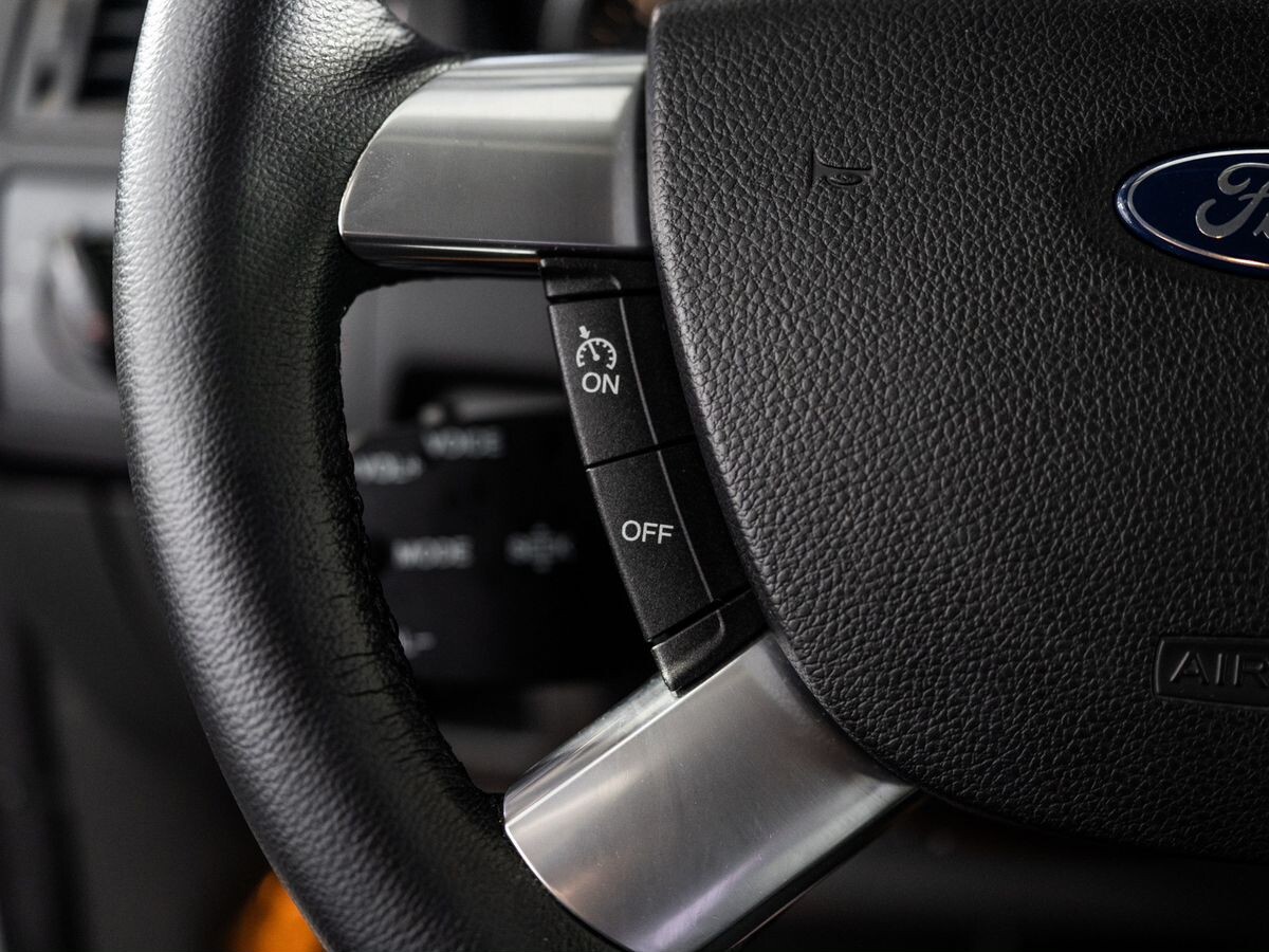 Ford Kuga 2012 - фото автомобиля