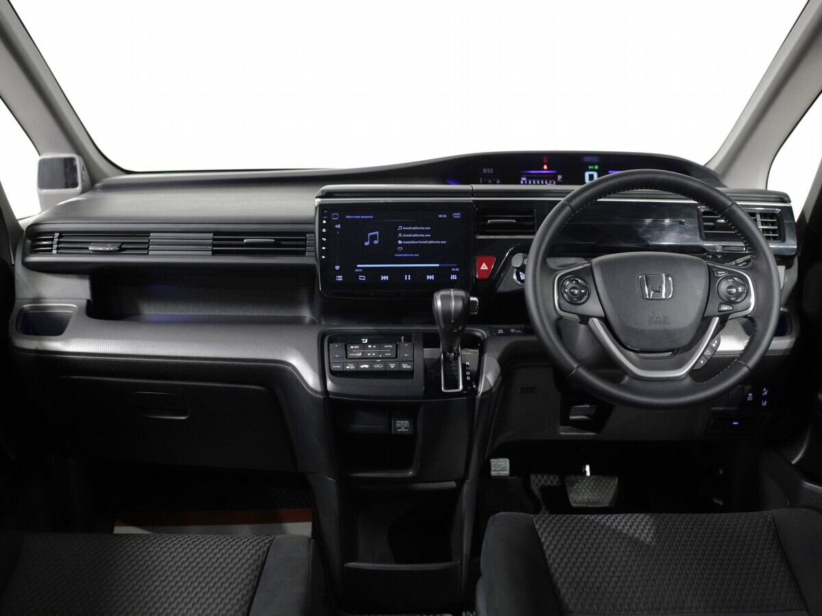 Honda Stepwgn 2015 - фото автомобиля