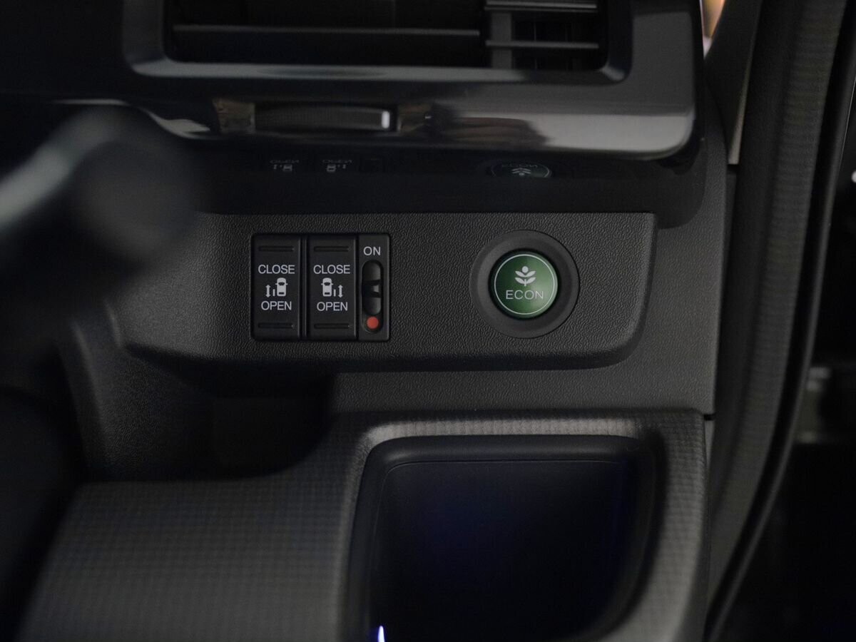 Honda Stepwgn 2015 - фото автомобиля
