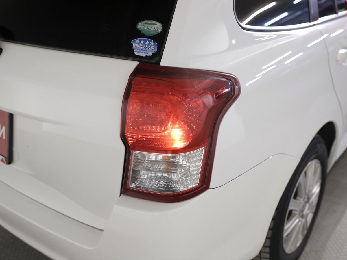 Toyota Corolla Fielder 2013 - фото автомобиля