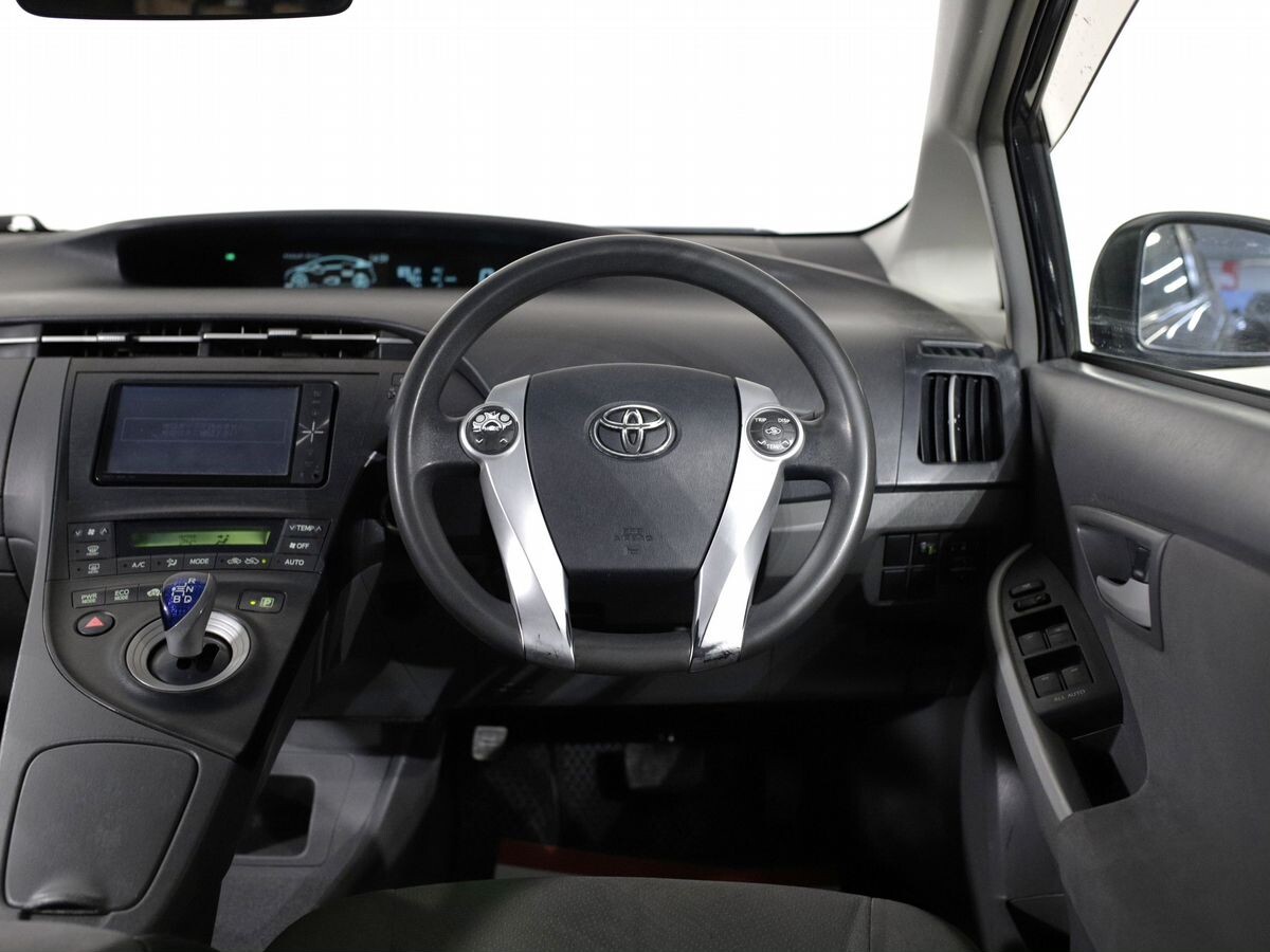 Toyota Prius 2011 - фото автомобиля