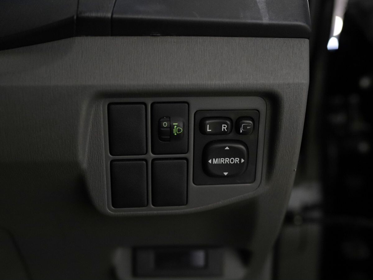 Toyota Prius 2011 - фото автомобиля