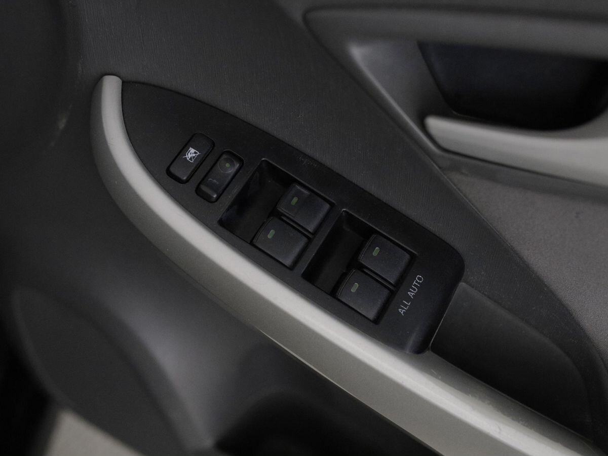 Toyota Prius 2011 - фото автомобиля