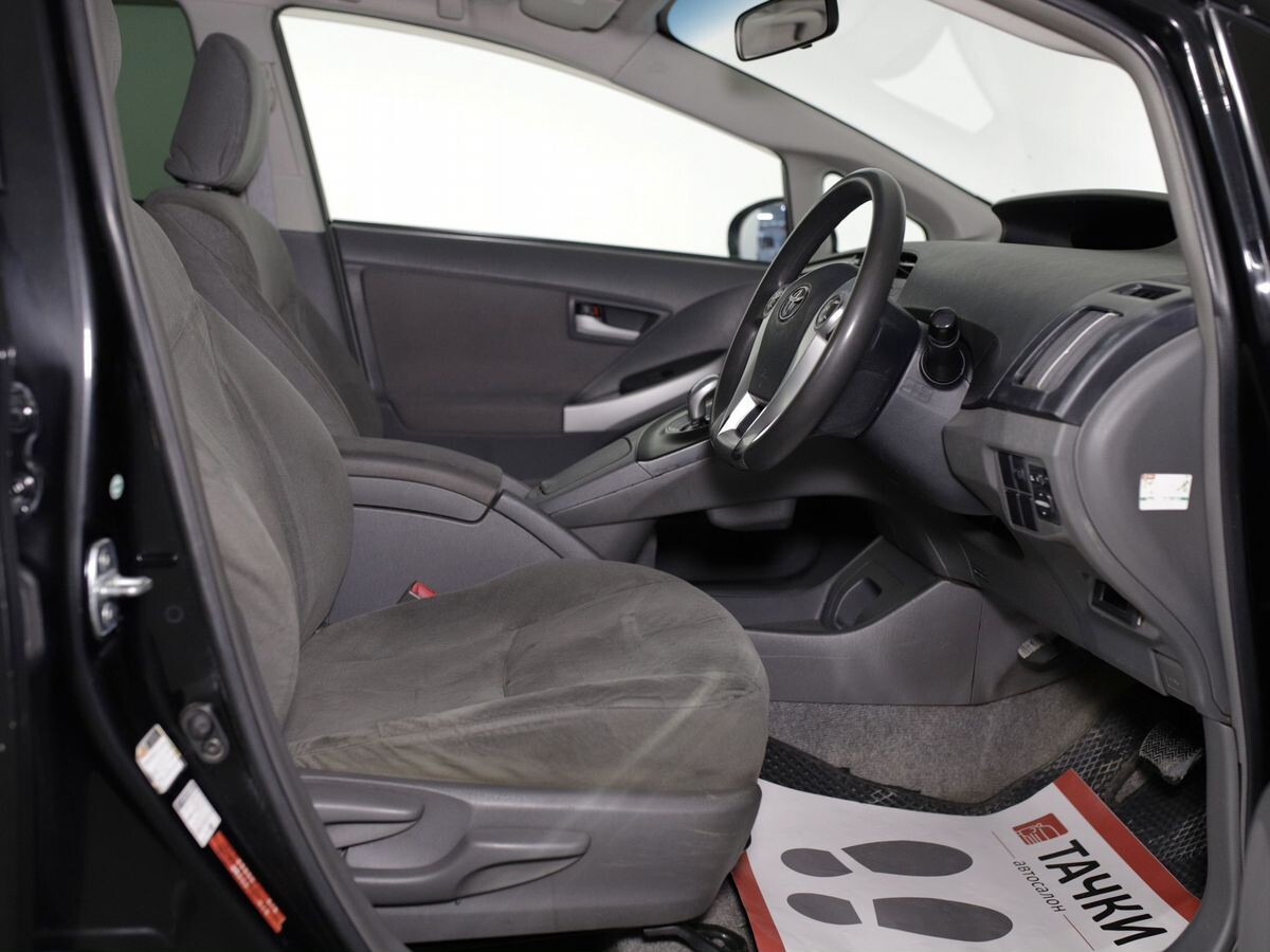 Toyota Prius 2011 - фото автомобиля