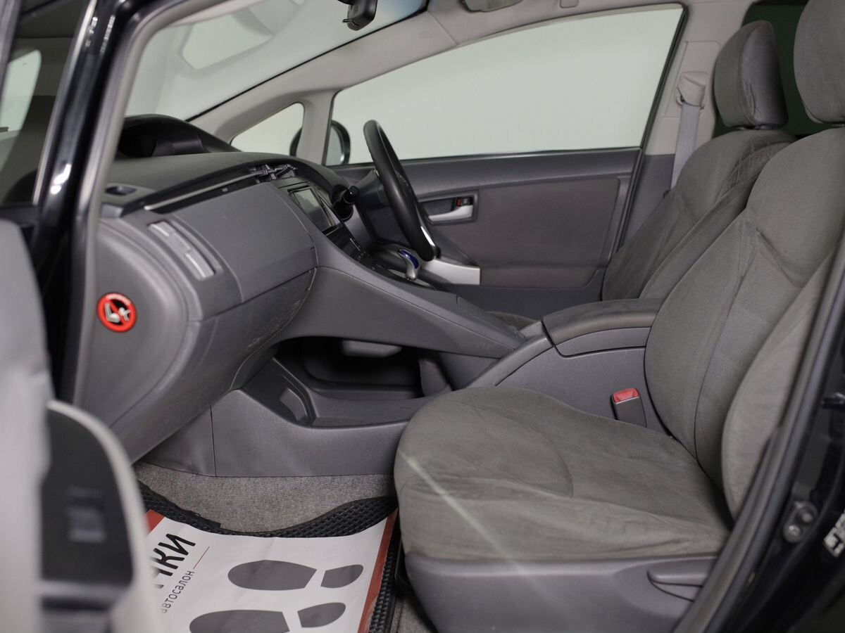 Toyota Prius 2011 - фото автомобиля