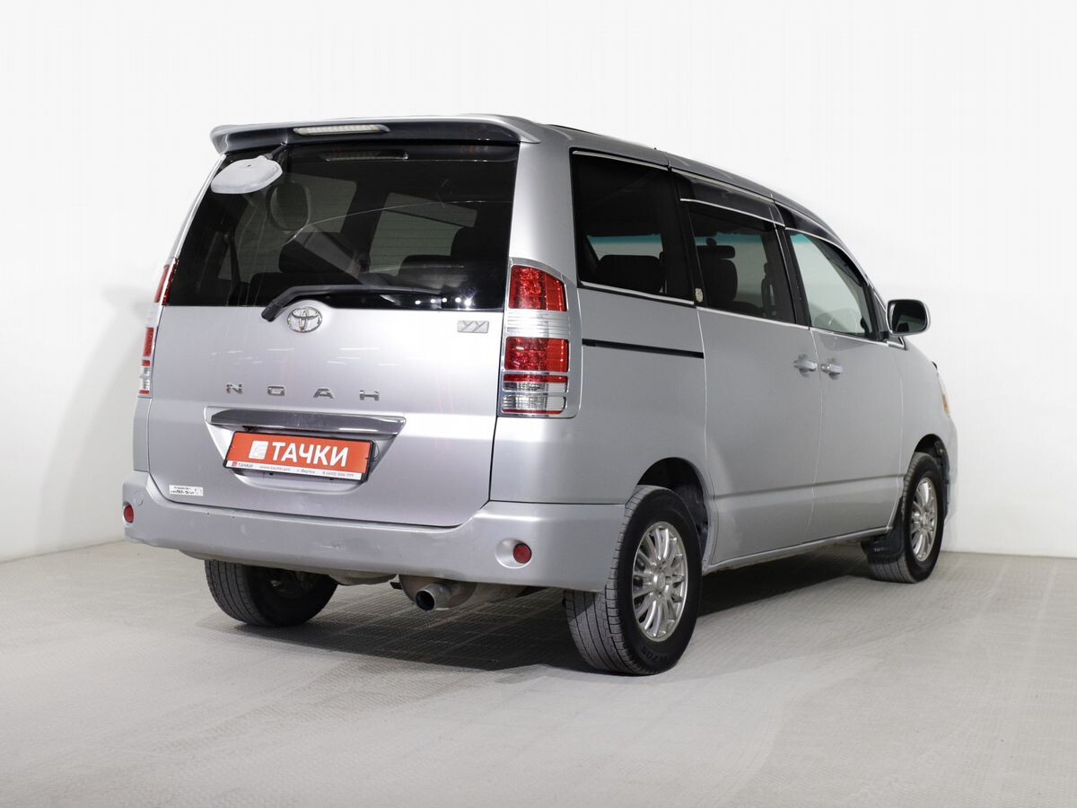 Toyota Noah 2005 - фото автомобиля