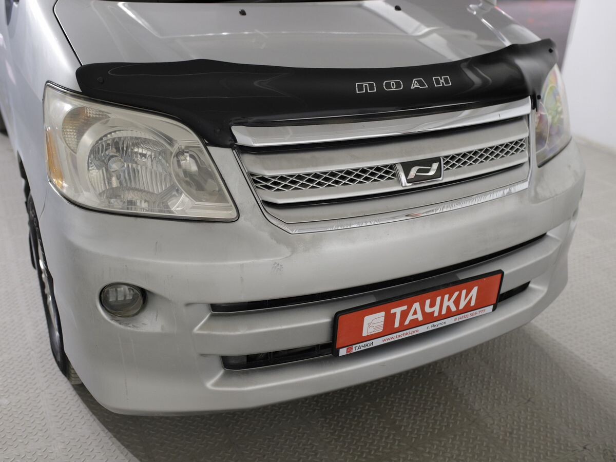 Toyota Noah 2005 - фото автомобиля