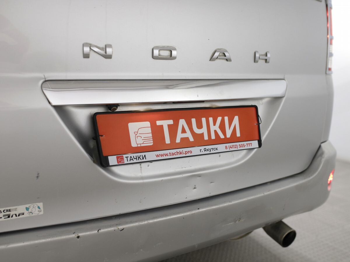 Toyota Noah 2005 - фото автомобиля