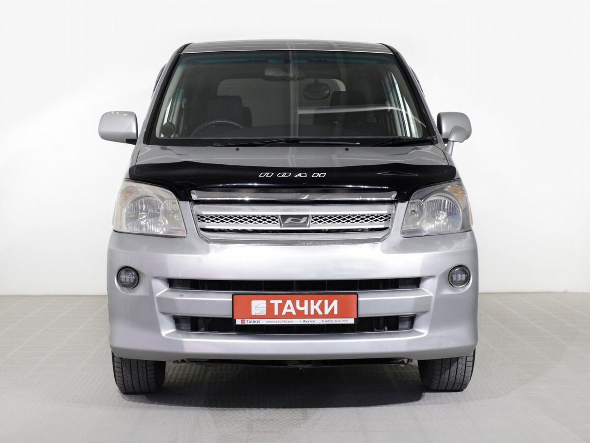 Toyota Noah 2005 - фото автомобиля