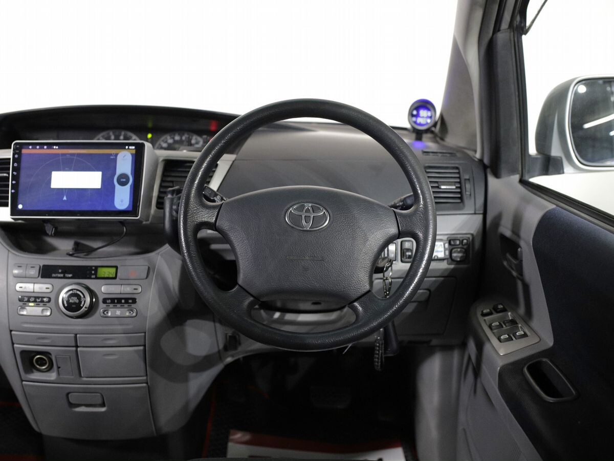 Toyota Noah 2005 - фото автомобиля