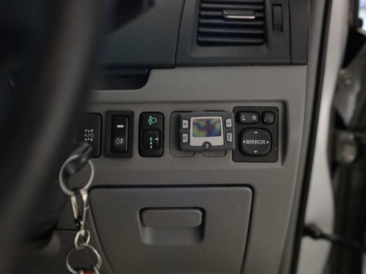 Toyota Noah 2005 - фото автомобиля