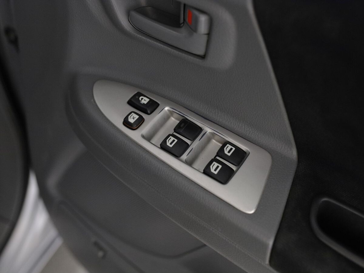Toyota Noah 2005 - фото автомобиля