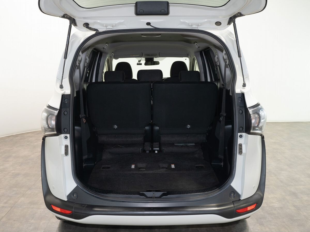 Toyota Sienta 2020 - фото автомобиля