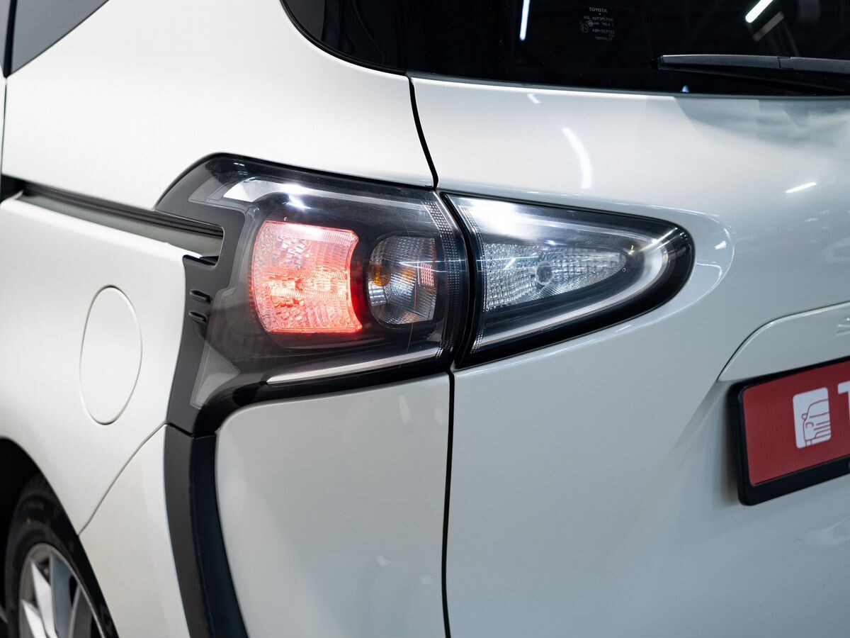 Toyota Sienta 2020 - фото автомобиля