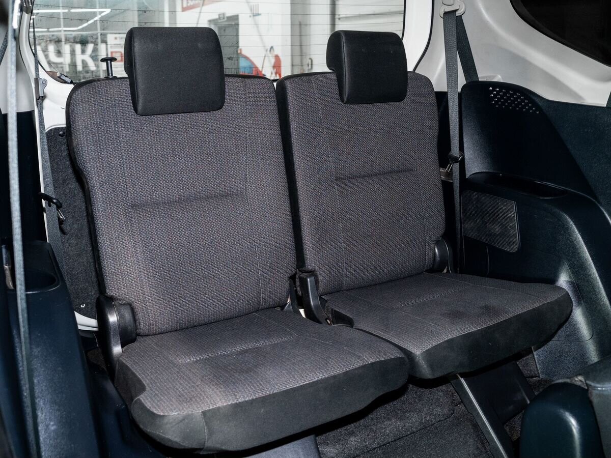 Toyota Sienta 2020 - фото автомобиля