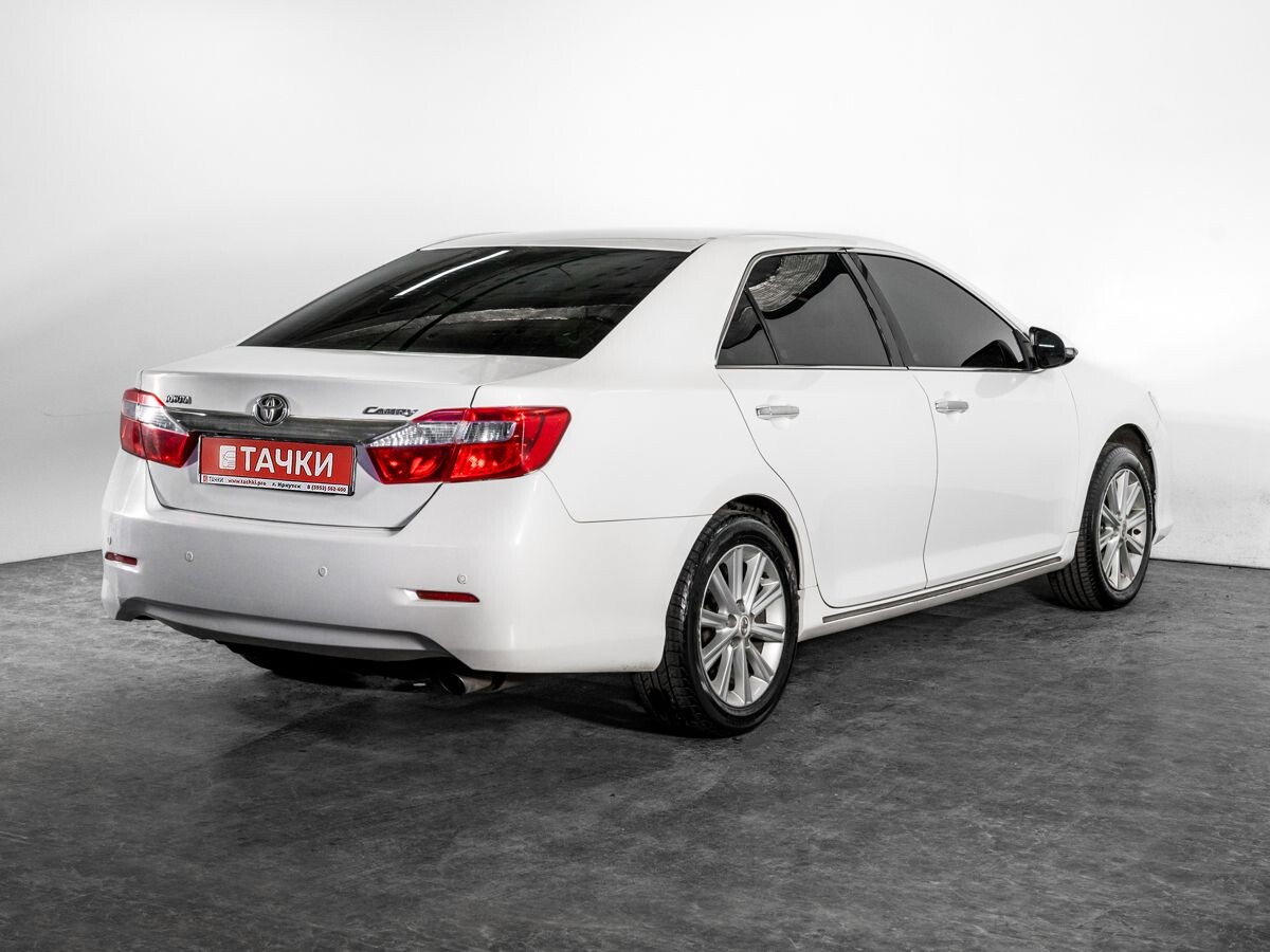 Toyota Camry 2012 - фото автомобиля