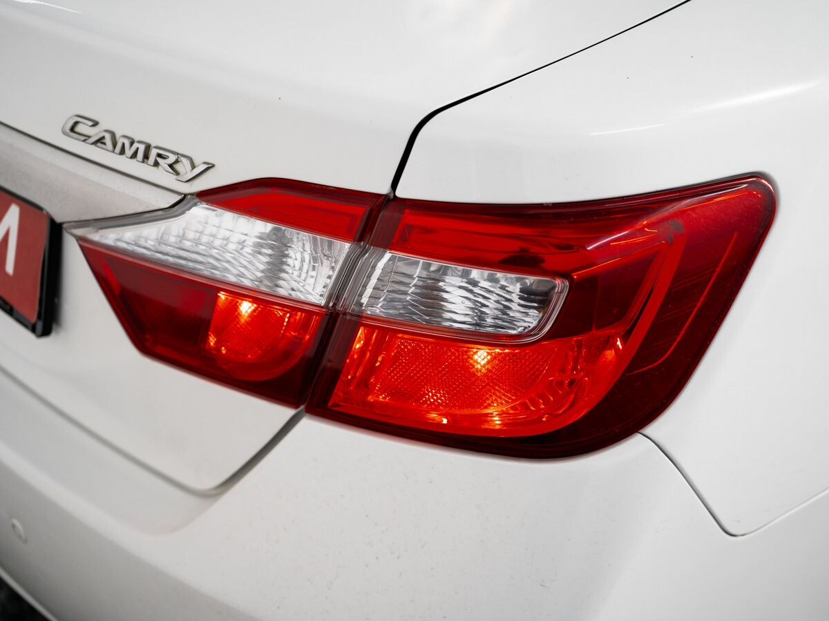 Toyota Camry 2012 - фото автомобиля