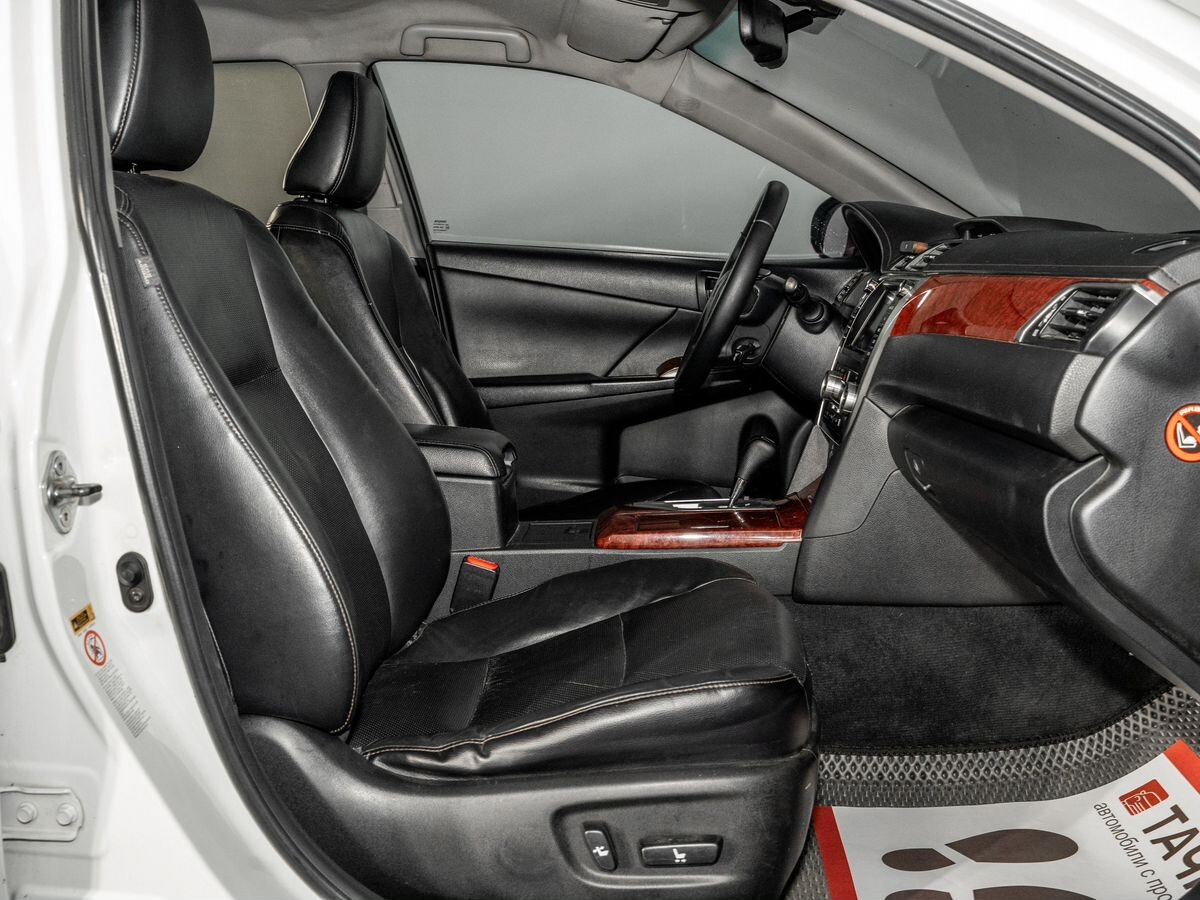 Toyota Camry 2012 - фото автомобиля