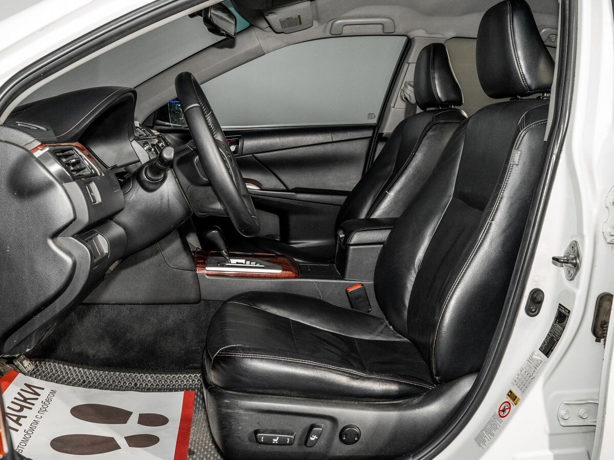 Toyota Camry 2012 - фото автомобиля