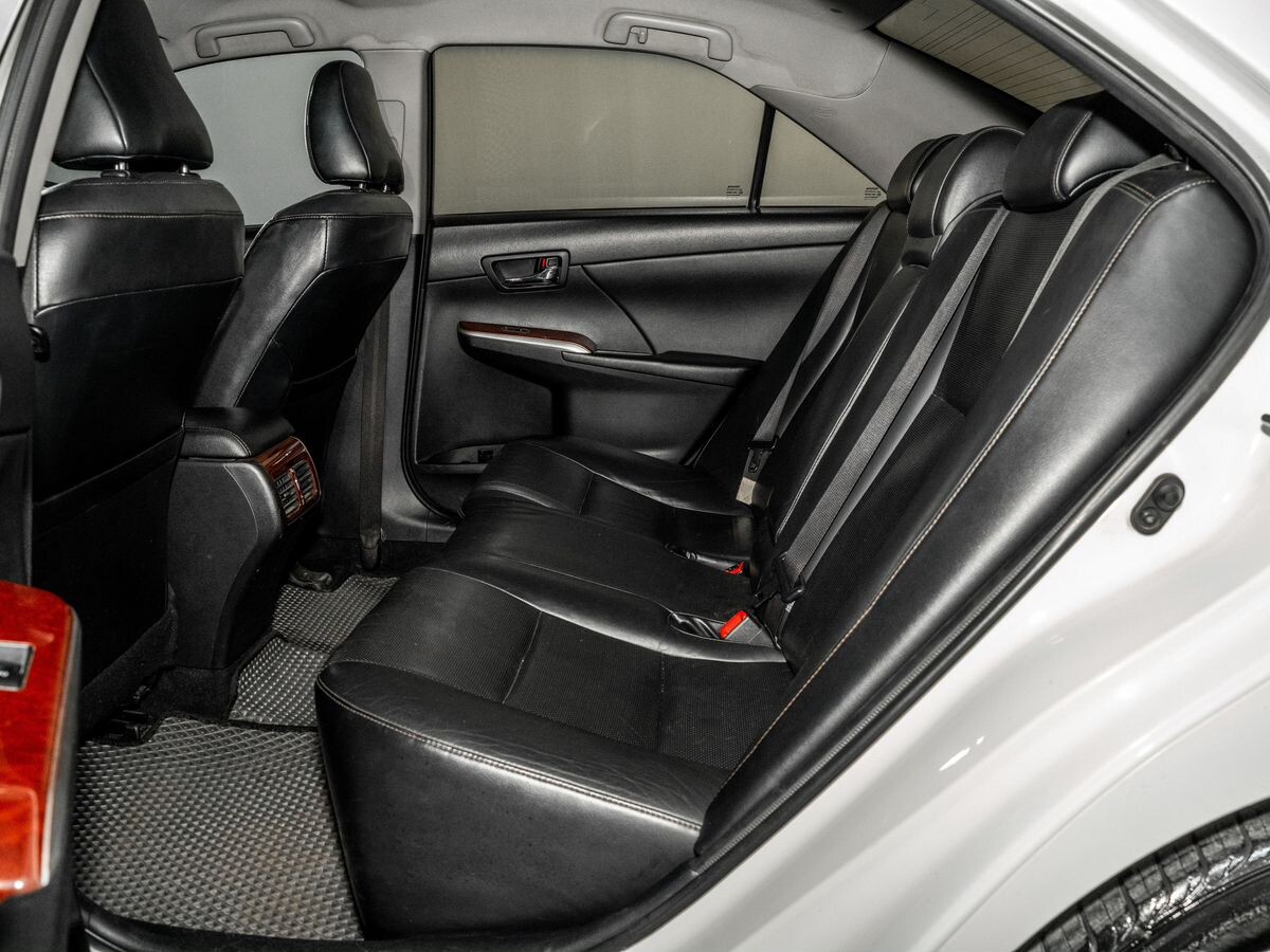 Toyota Camry 2012 - фото автомобиля