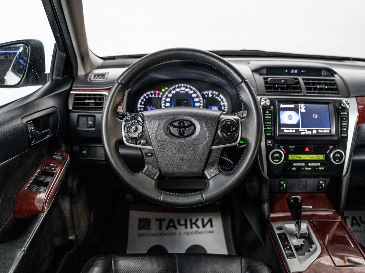 Toyota Camry 2012 - фото автомобиля