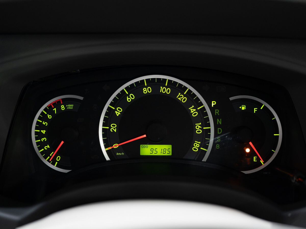 Toyota Isis 2014 - фото автомобиля
