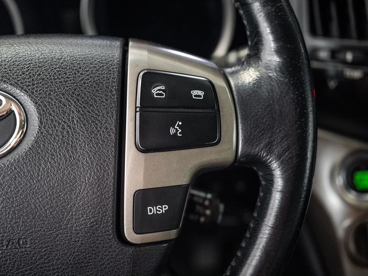 Toyota Land Cruiser 2011 - фото автомобиля