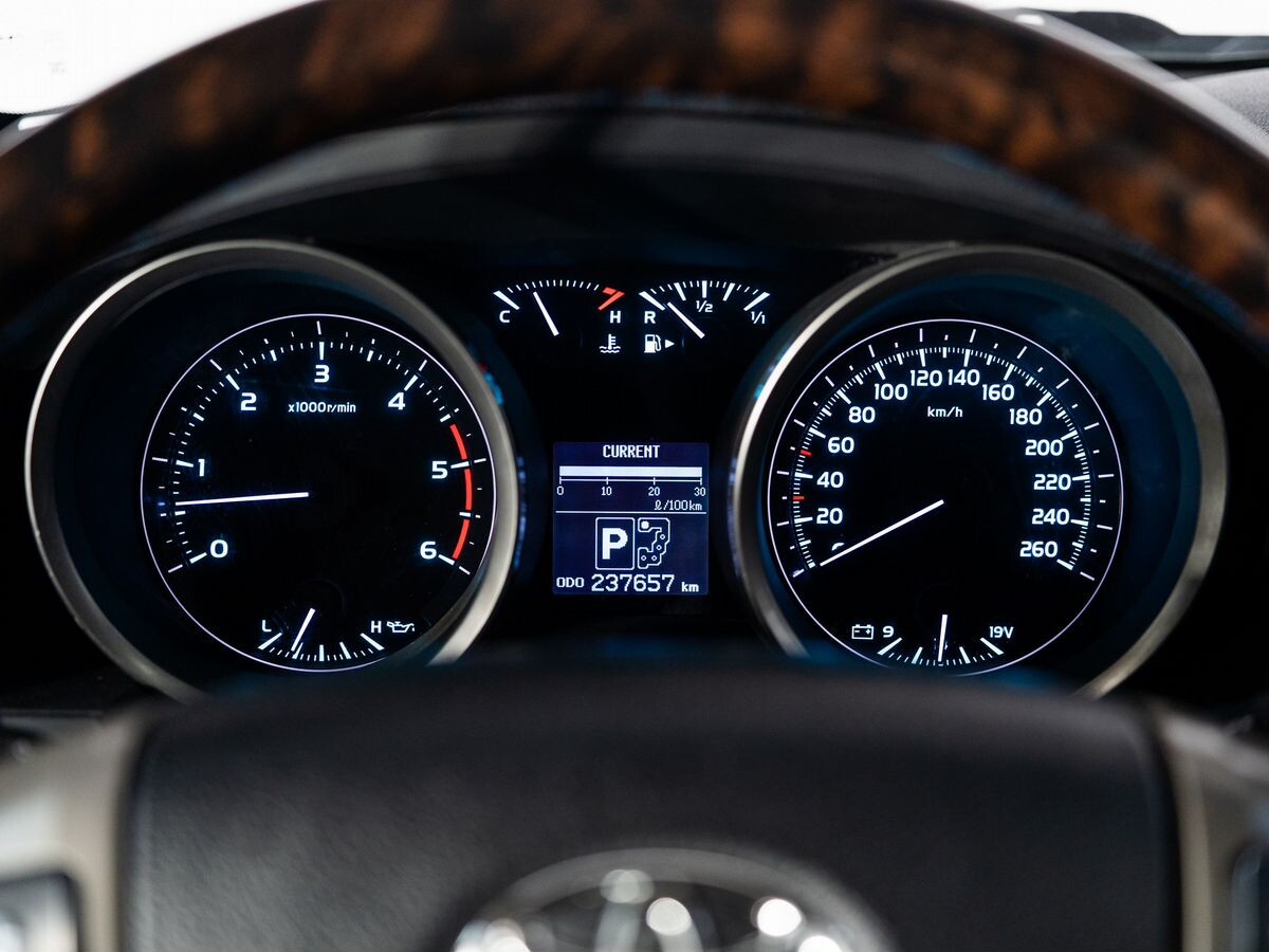 Toyota Land Cruiser 2011 - фото автомобиля