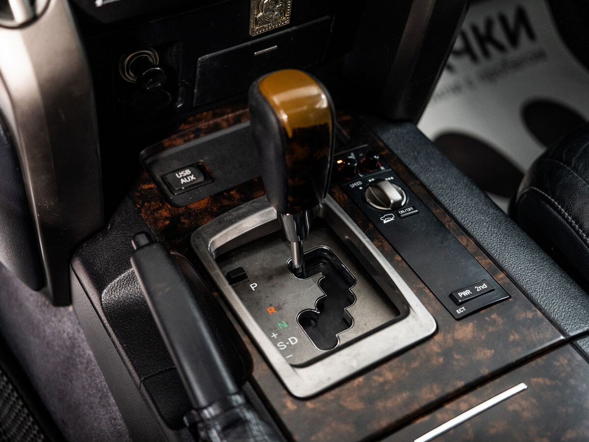 Toyota Land Cruiser 2011 - фото автомобиля