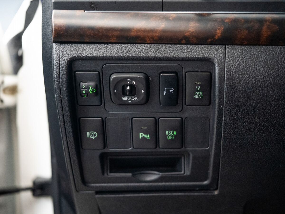 Toyota Land Cruiser 2011 - фото автомобиля