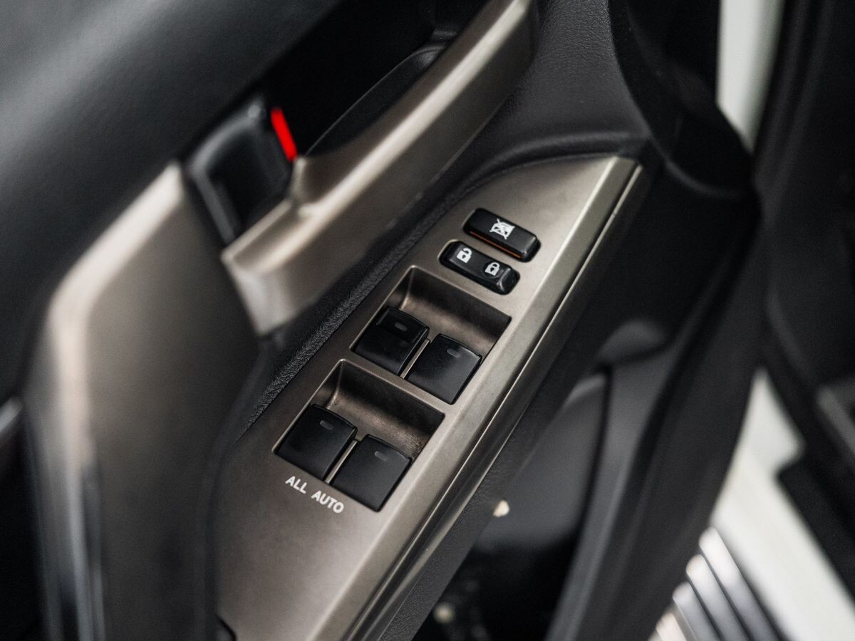 Toyota Land Cruiser 2011 - фото автомобиля