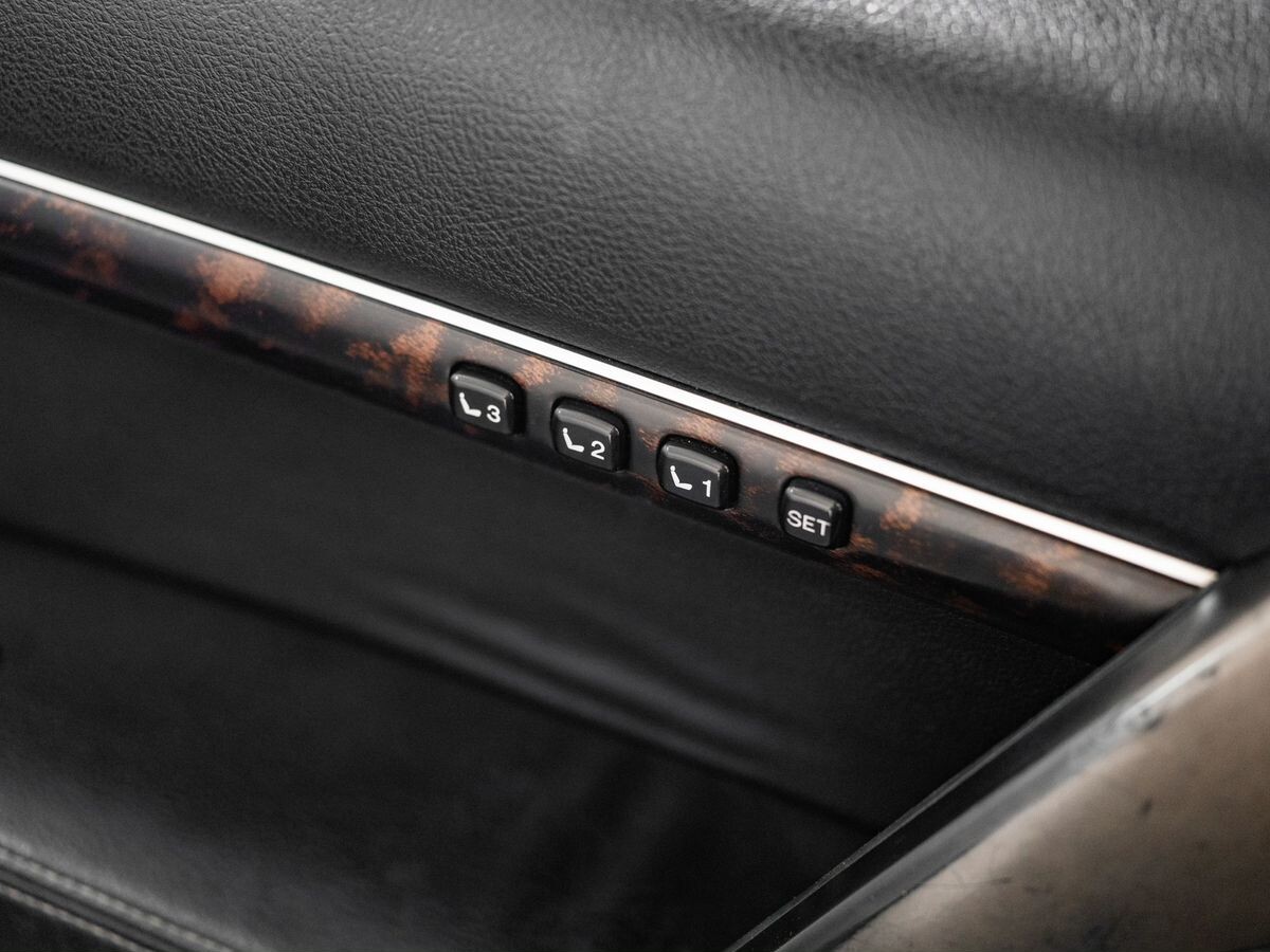 Toyota Land Cruiser 2011 - фото автомобиля