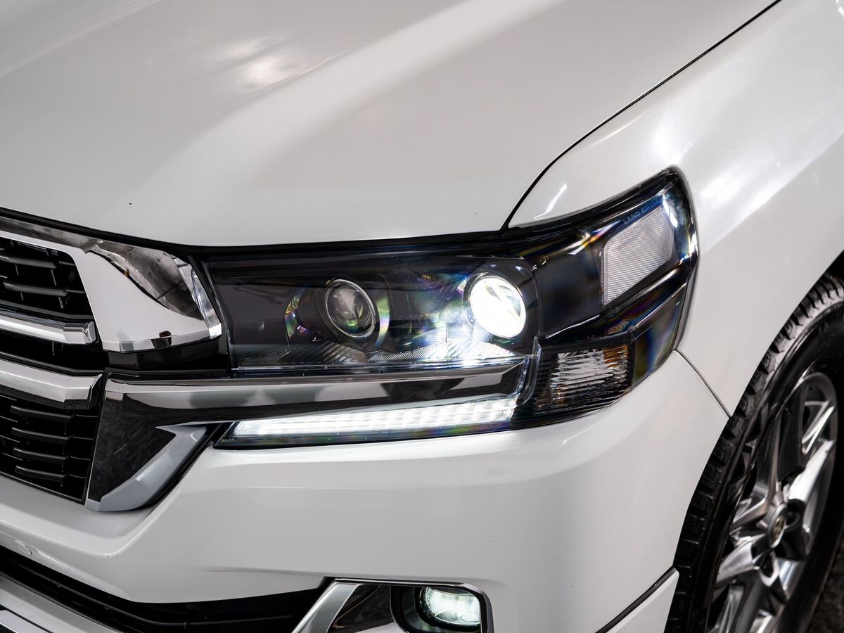 Toyota Land Cruiser 2011 - фото автомобиля