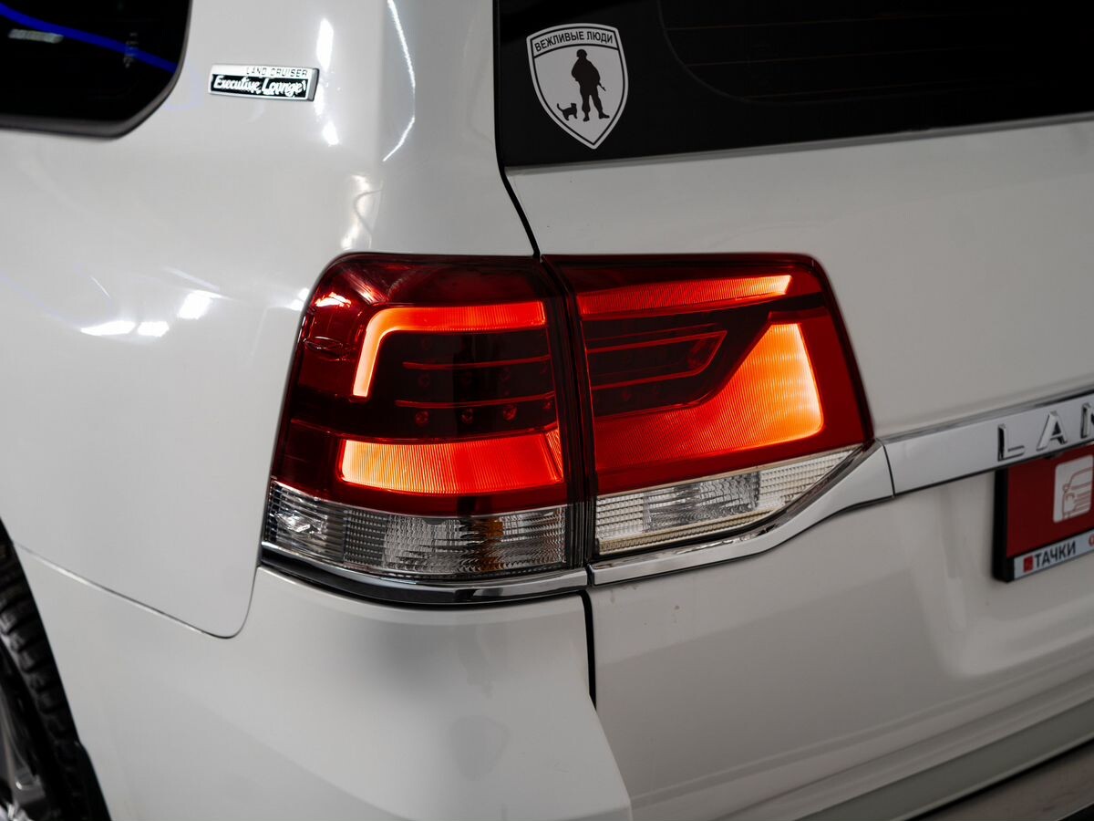 Toyota Land Cruiser 2011 - фото автомобиля