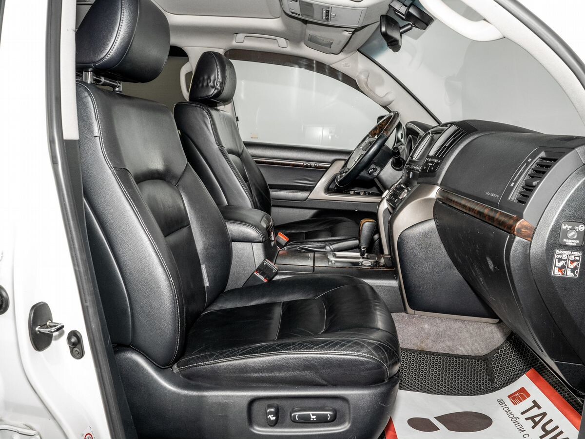 Toyota Land Cruiser 2011 - фото автомобиля