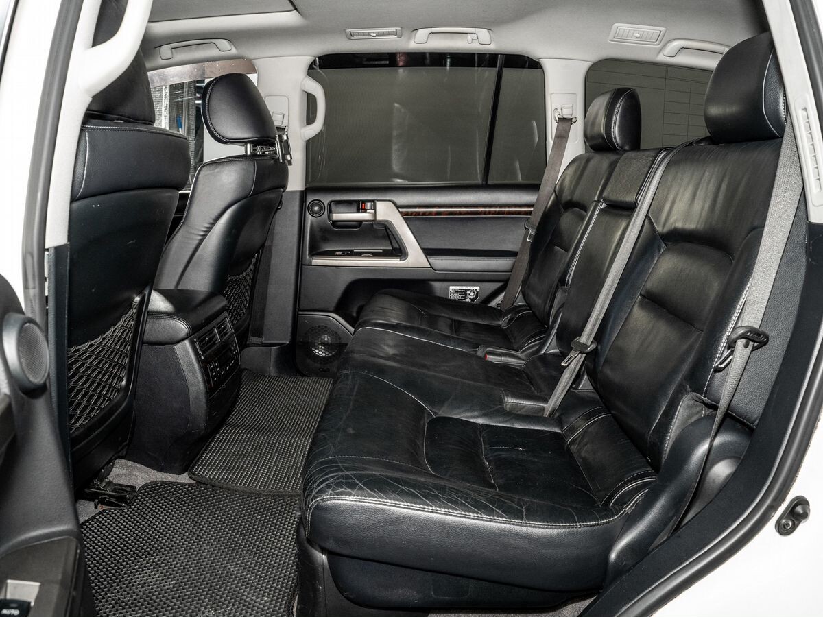 Toyota Land Cruiser 2011 - фото автомобиля
