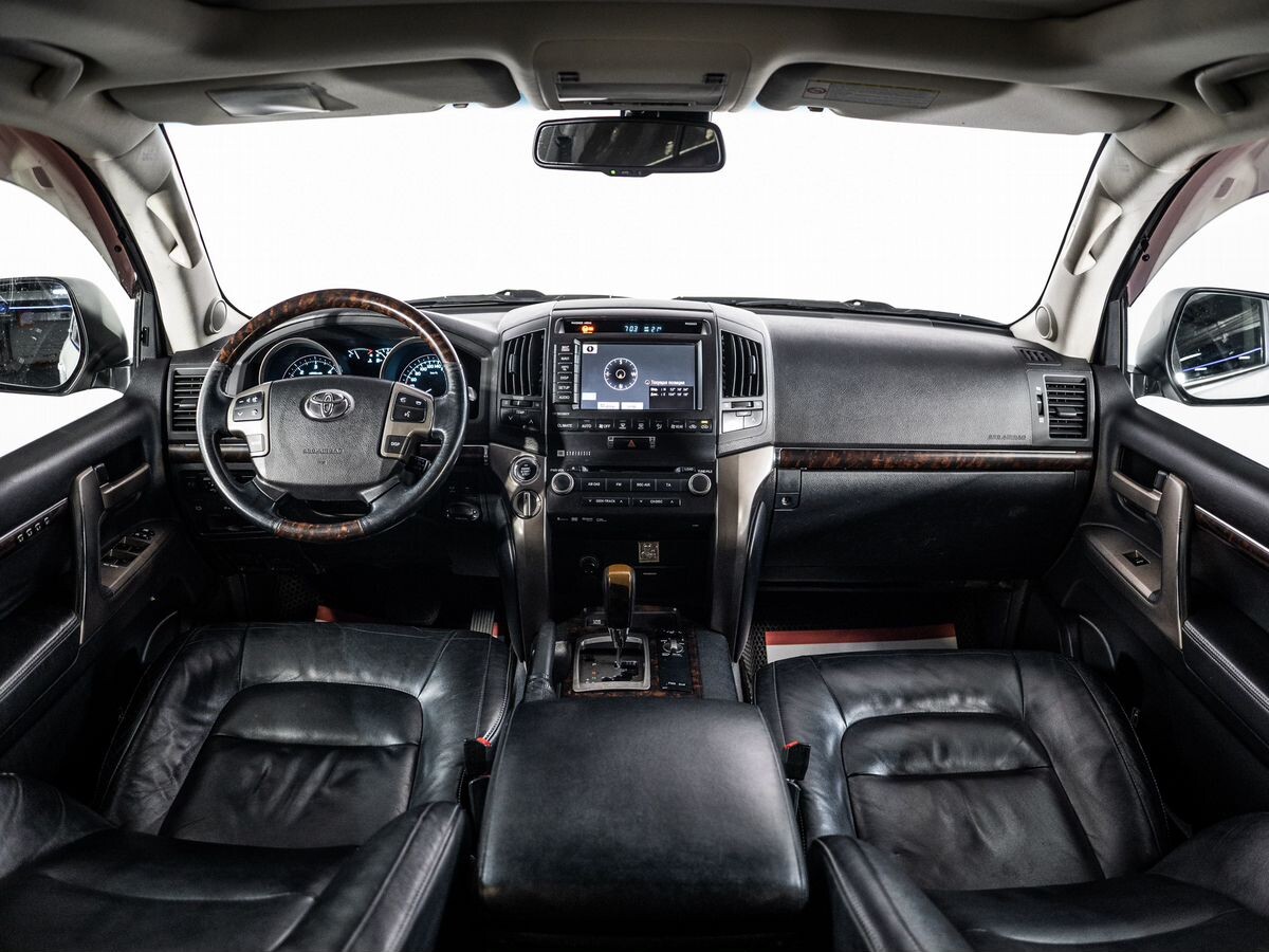 Toyota Land Cruiser 2011 - фото автомобиля