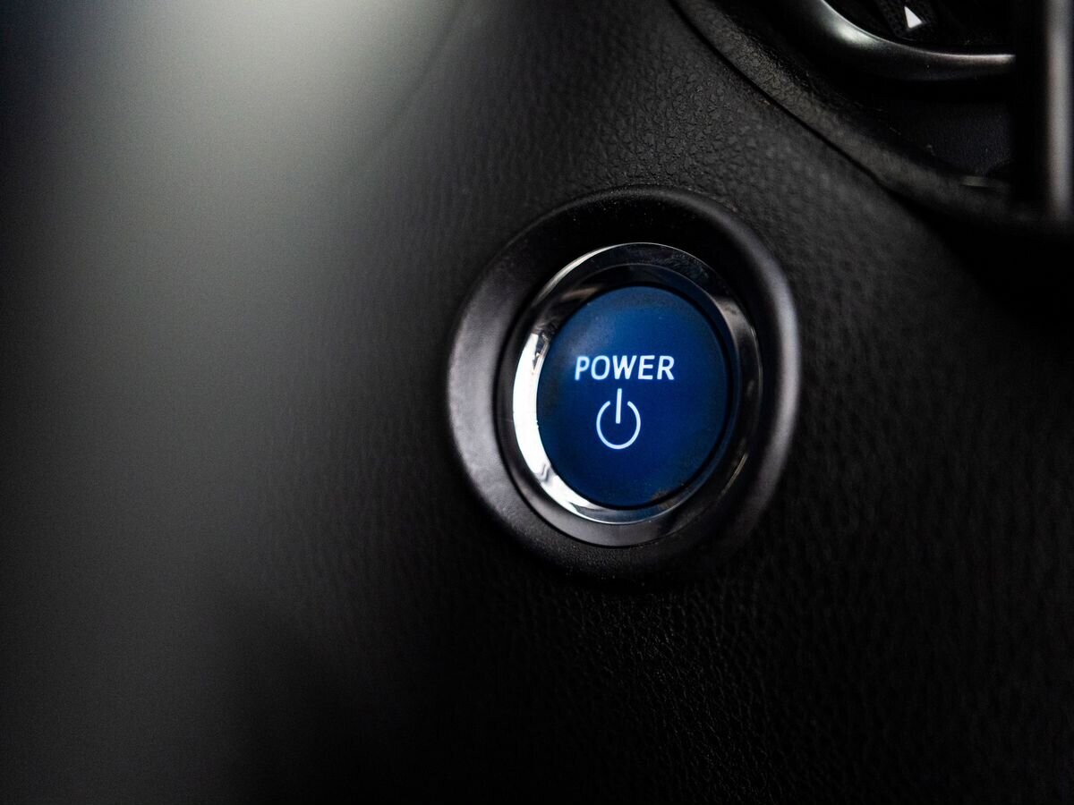 Toyota C-HR 2020 - фото автомобиля