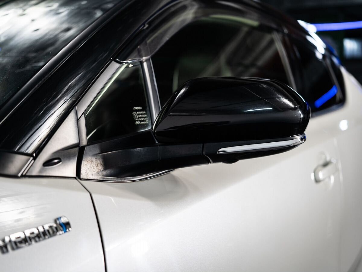 Toyota C-HR 2020 - фото автомобиля