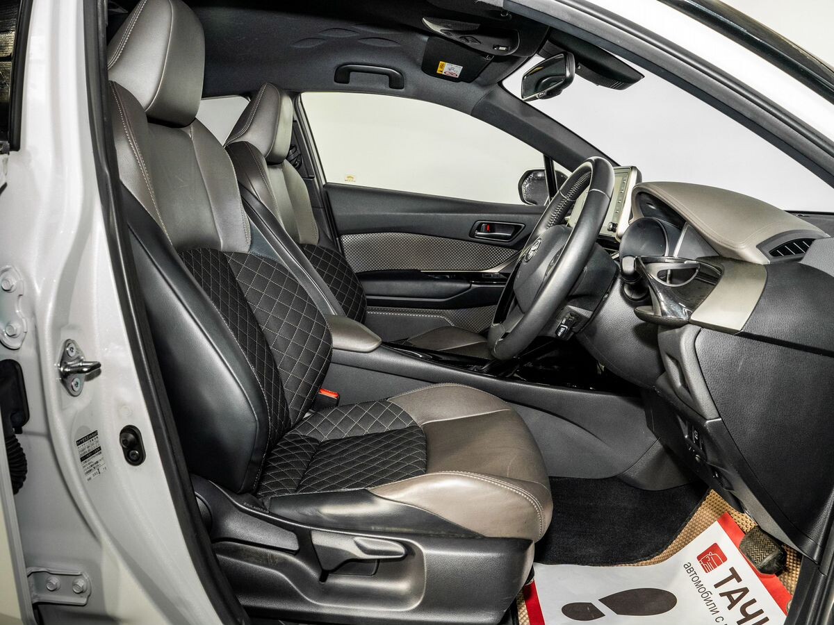 Toyota C-HR 2020 - фото автомобиля