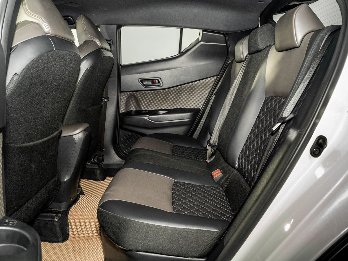 Toyota C-HR 2020 - фото автомобиля