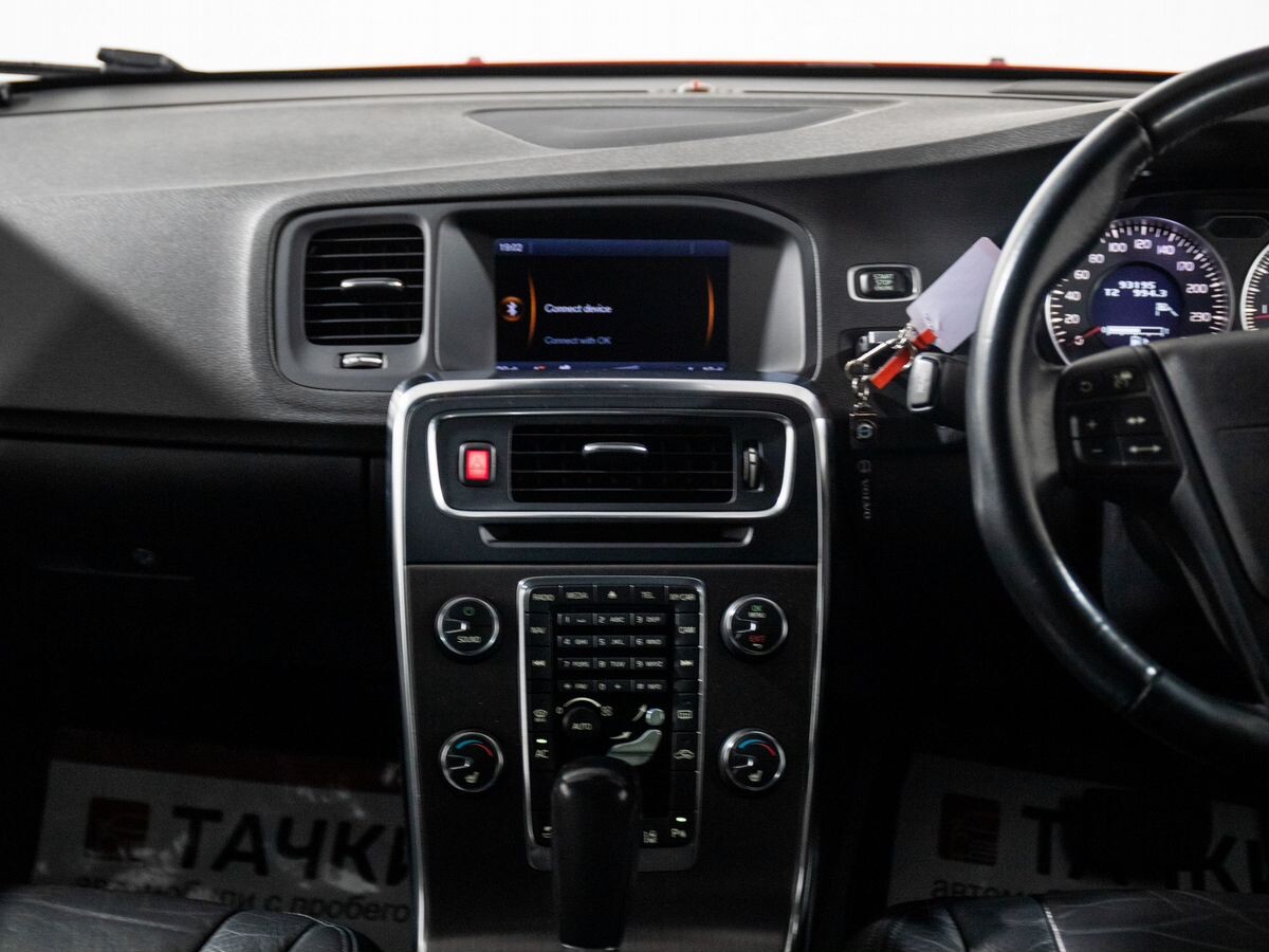 Volvo V60 2011 - фото автомобиля