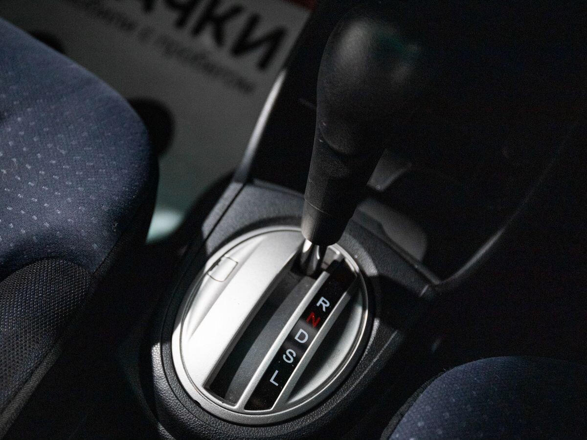 Honda Fit 2010 - фото автомобиля